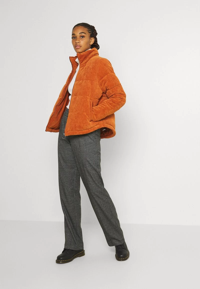 ONLY ONLPOPTRASH SUKI WIDE CHECK - Stoffhose - Black/cloud Dancer 4 ONLY ONLPOPTRASH SUKI WIDE CHECK - Stoffhose - Black/cloud Dancer – Bild 2