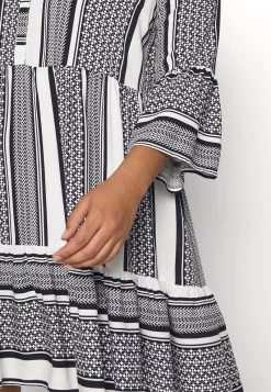 ONLY CARMAKOMA CARMARRAKESH DRESS PLUS SIZE - Freizeitkleid - Black 12 ONLY CARMAKOMA CARMARRAKESH DRESS PLUS SIZE - Freizeitkleid - Black -Mode Verkauf 29e4744051c54f3a866b554ada11cc55