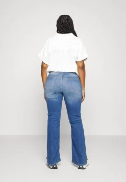 ONLY CARMAKOMA CARWILLY FLARED - Jeans Bootcut - Medium Blue Denim -Mode Verkauf 36d5e8566f9242c6baafb78edea920c7