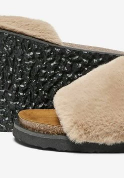 ONLY Shoes KUNSTFELL - Pantolette Flach - Camel -Mode Verkauf 69775eb004824e168d976d504a623c4c