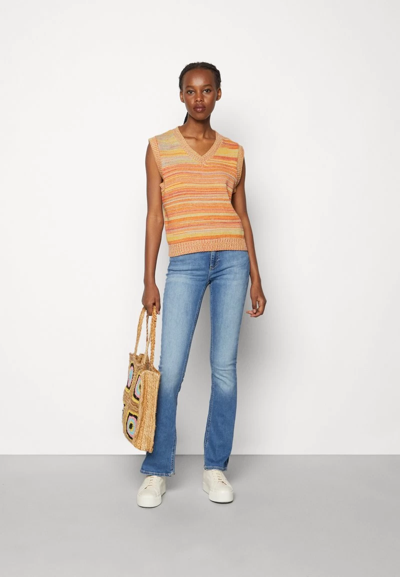 ONLY ONLBLUSH LIFE MID FLARED - Flared Jeans - Light Blue Denim 4 ONLY ONLBLUSH LIFE MID FLARED - Flared Jeans - Light Blue Denim – Bild 2