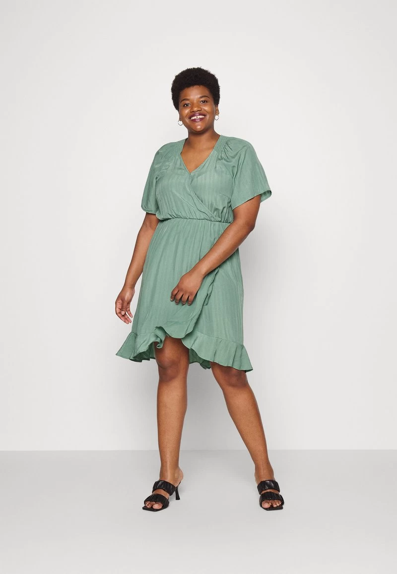 ONLY CARMAKOMA CARARUM WRAP DRESS - Freizeitkleid - Green 5 ONLY CARMAKOMA CARARUM WRAP DRESS - Freizeitkleid - Green – Bild 3