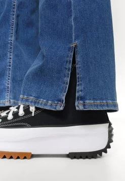 ONLY CARMAKOMA CARWILLY FLARED - Jeans Bootcut - Medium Blue Denim -Mode Verkauf c2ef16631f48473dabb477291a858e91