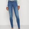 ONLY ONLCORAL - Jeans Skinny Fit - Light Blue Denim -Mode Verkauf c95ee0385ba846a786af32195994c008