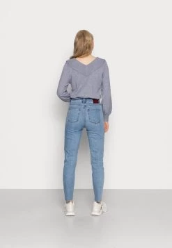 ONLY ONLEMILY RAW MAE - Jeans Straight Leg - Light Blue Denim -Mode Verkauf da9f95cb52c849099de6f520012b5c5c
