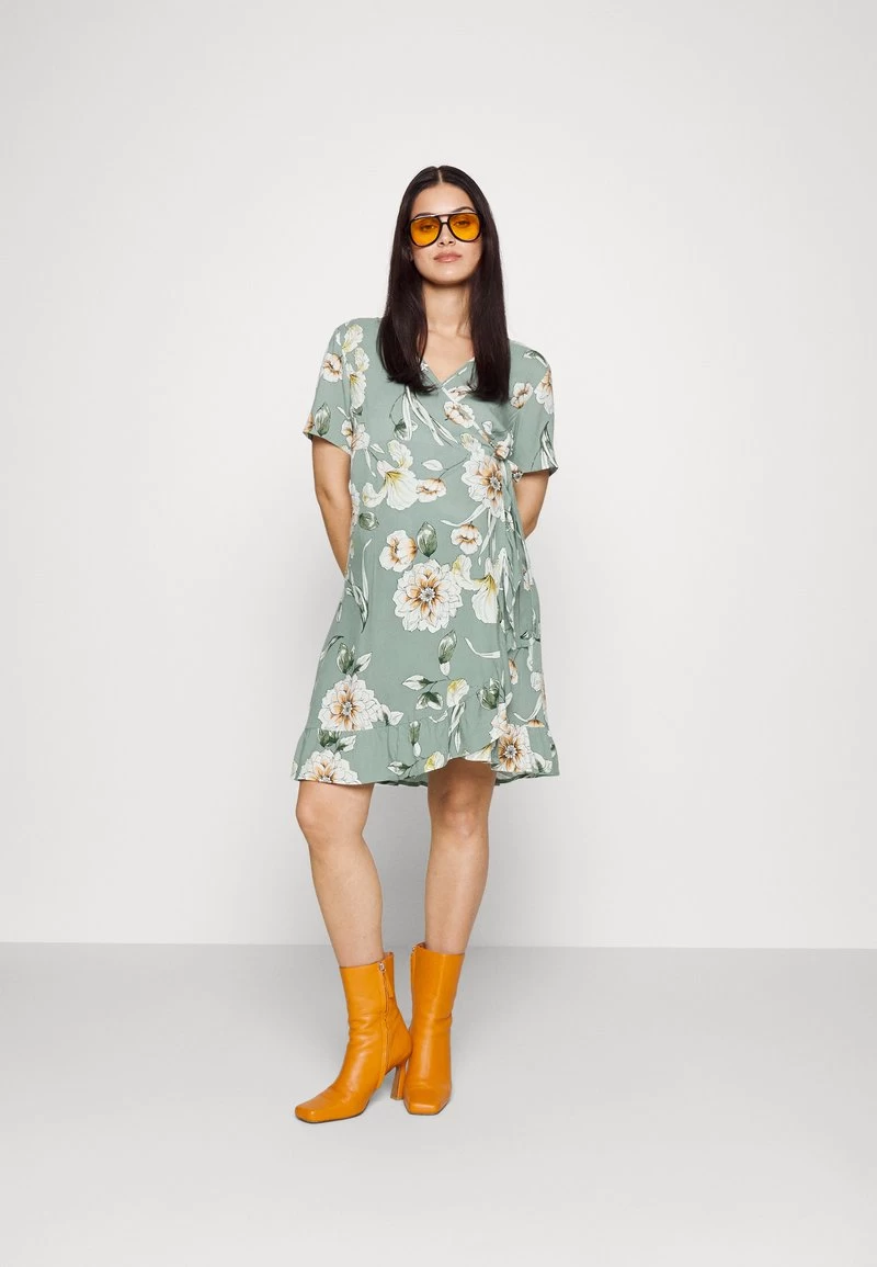 ONLY MATERNITY OLMNOVA LIFE MARLIE WRAP DRESS - Freizeitkleid - Chinois Green 5 ONLY MATERNITY OLMNOVA LIFE MARLIE WRAP DRESS - Freizeitkleid - Chinois Green – Bild 3