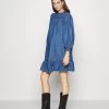 ONLY MATERNITY OLMALAIA DRESS - Jerseykleid - Medium Blue Denim