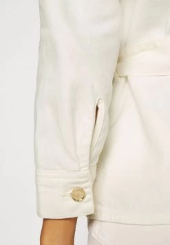 ONLY ONLMELROSE JACKET YORK - Jeansjacke - Ecru 11 ONLY ONLMELROSE JACKET YORK - Jeansjacke - Ecru -Mode Verkauf f58d6dca037f4d088ae2d6952f0404aa