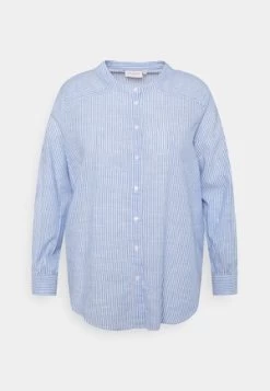 ONLY CARMAKOMA CURVY GESTREIFTES - Hemdbluse - Bleached Denim -Mode Verkauf f7f28edffaef4dc9a3c2bc19b97be7f7